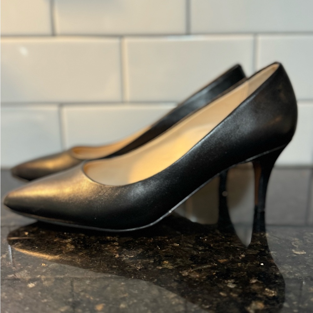 Cole haan size 7 black pumps